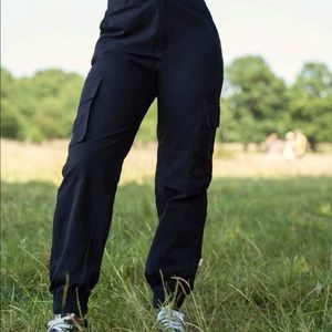 Black cargo jeans with elastic ends with flap side Coker's